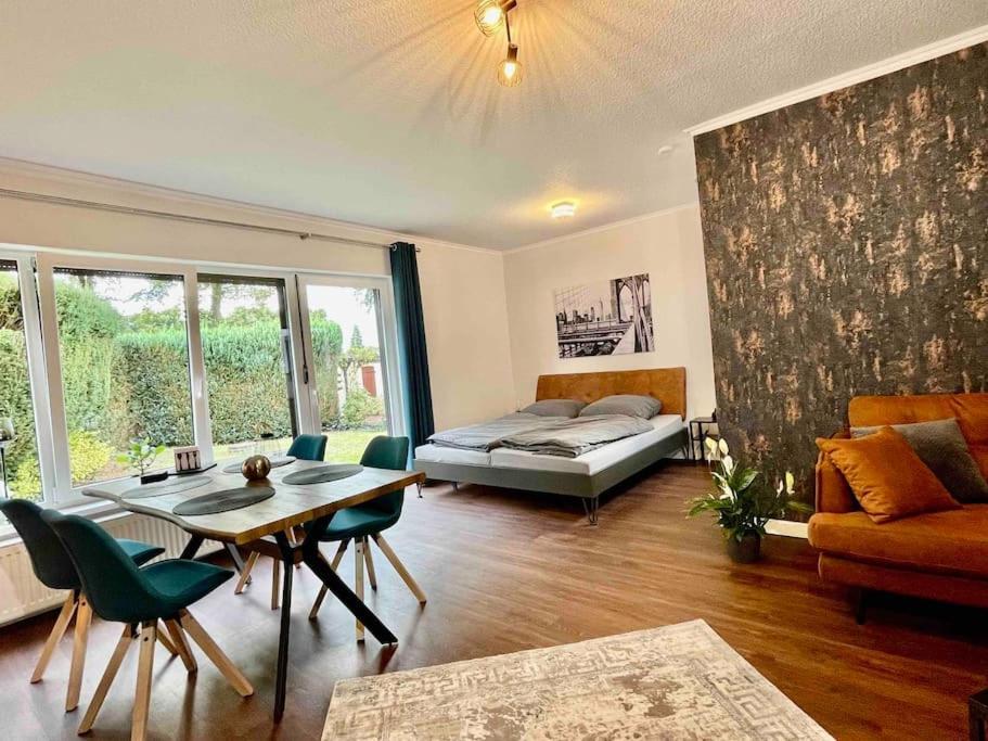 Studioappartement Mit Privatgarten In Ruhiger Wohnsiedlung ノイミュンスター エクステリア 写真